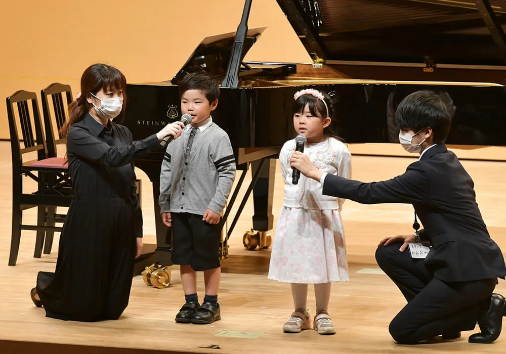 初舞台の生徒さんによる「はじめのことば」